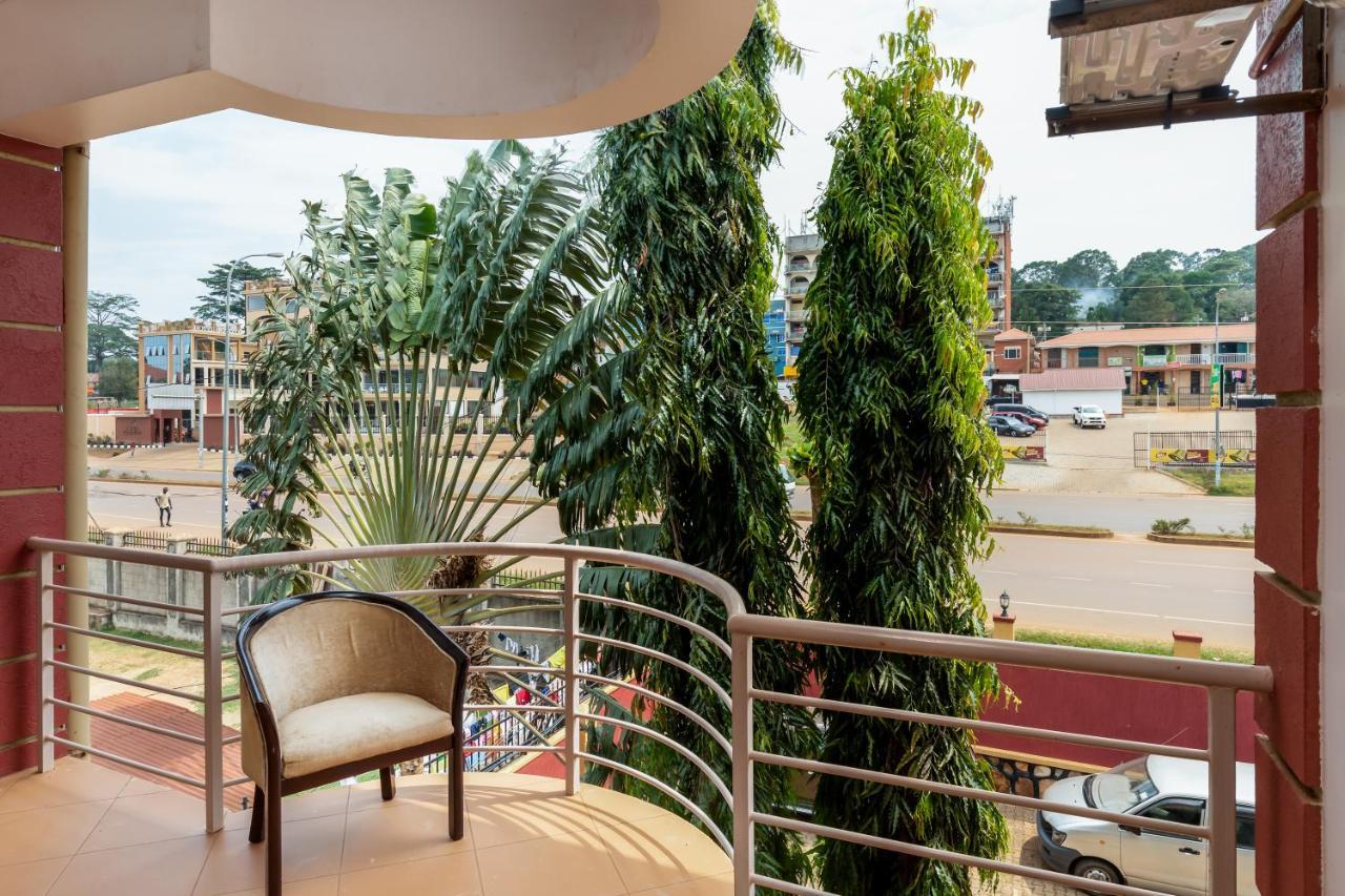 Entebbe Traveller'S Hotel ภายนอก รูปภาพ