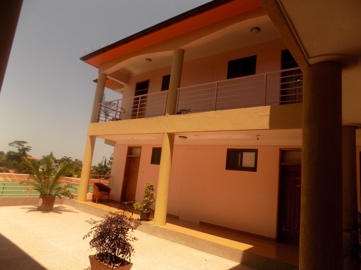 Entebbe Traveller'S Hotel ภายนอก รูปภาพ