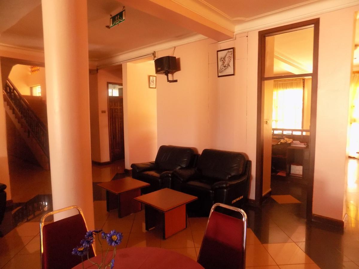 Entebbe Traveller'S Hotel ภายนอก รูปภาพ