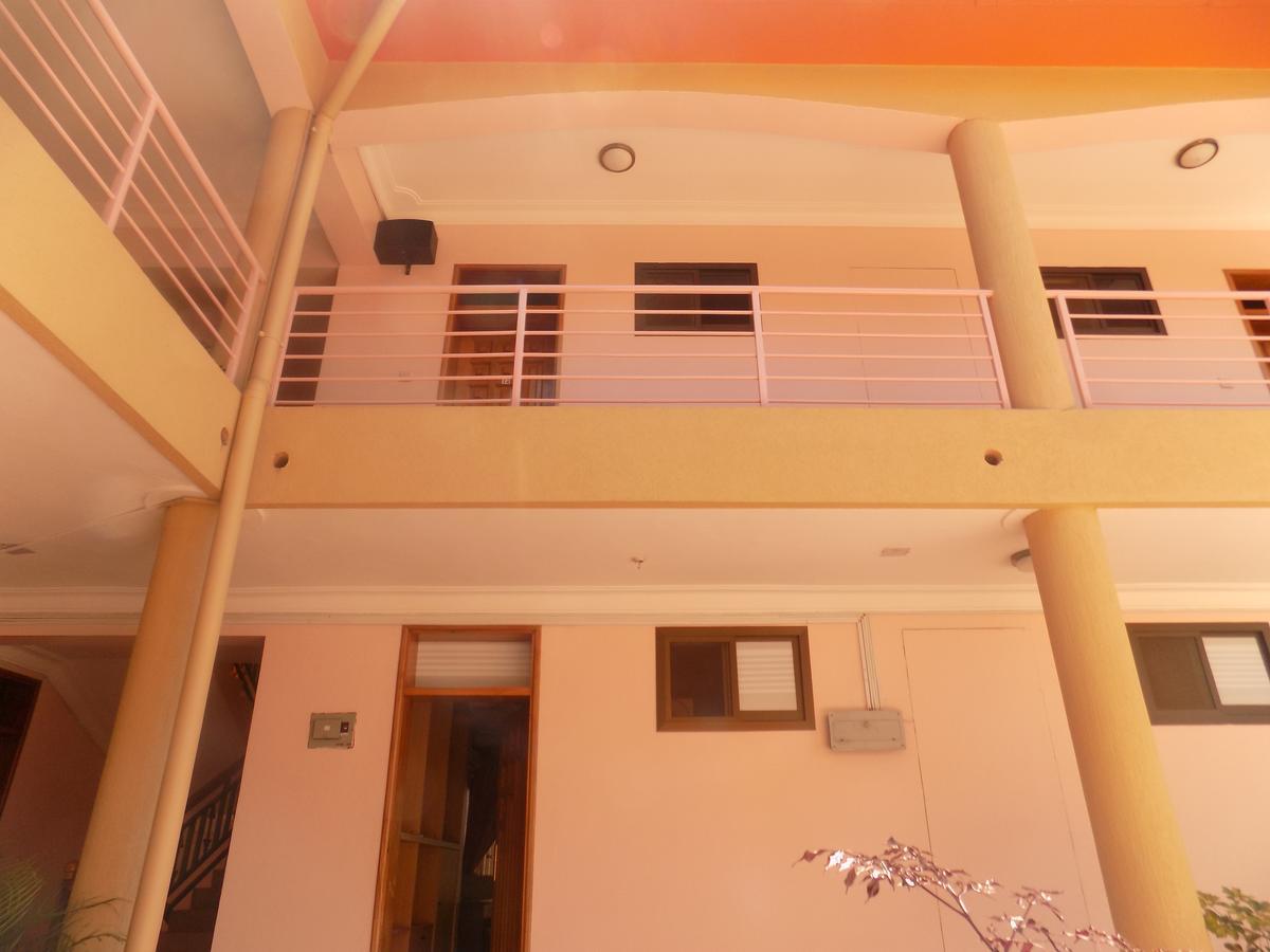 Entebbe Traveller'S Hotel ภายนอก รูปภาพ